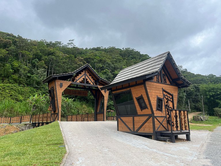 Chalé com hidro, lareira e cozinha, perto Floripa