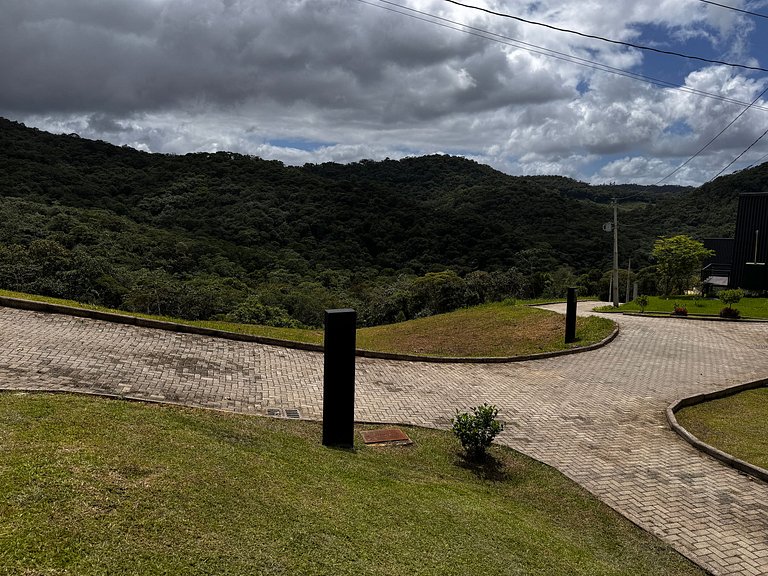 Chalé com hidro, lareira e cozinha, perto Floripa