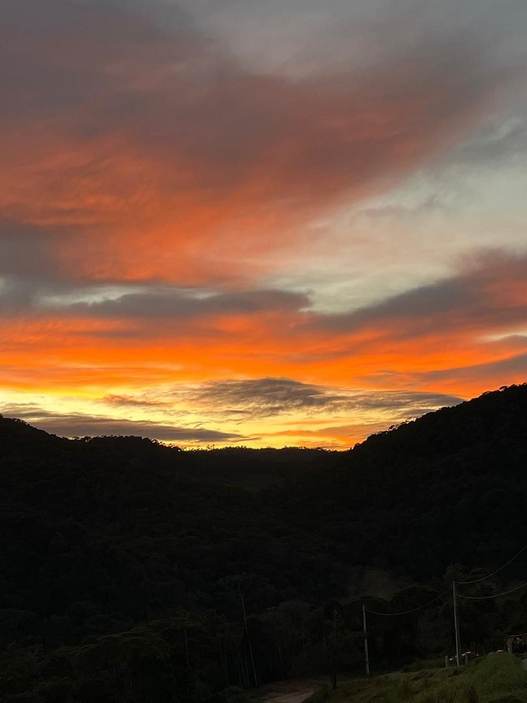 Chalé com hidro, lareira e cozinha, perto Floripa