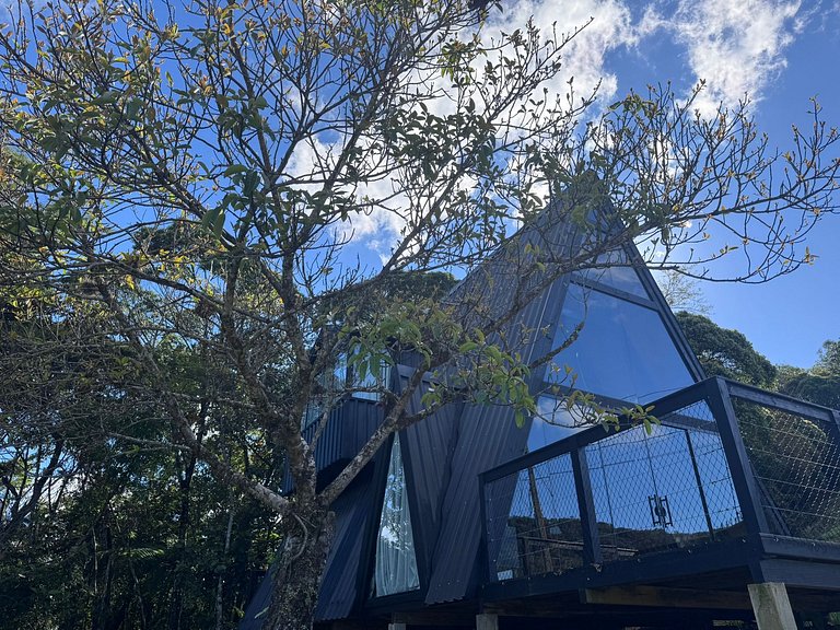 Refúgio Romântico com Hidro, Lareira e Vista