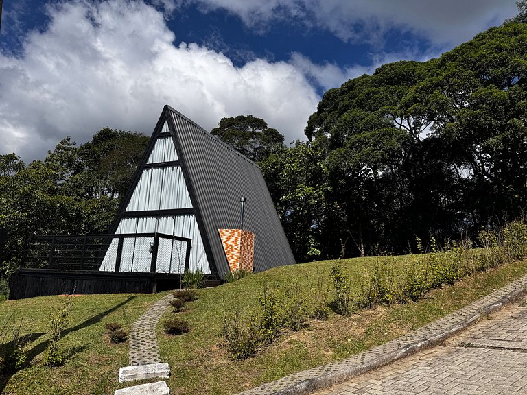 Refúgio Romântico com Hidro, Lareira e Vista