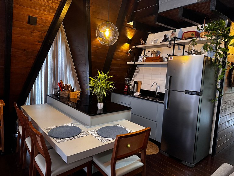 Chalé com hidro, lareira e cozinha, perto Floripa