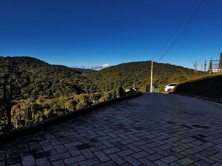 Refúgio Romântico com Hidro, Lareira e Vista