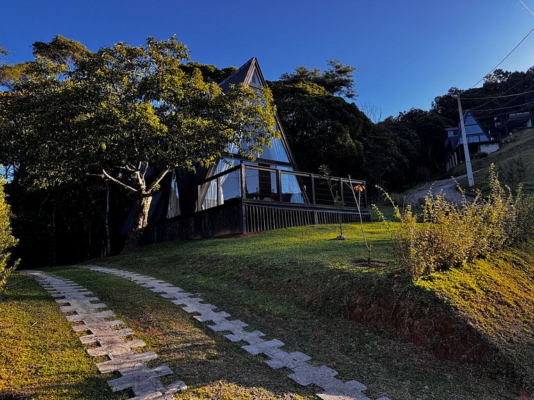 Refúgio Romântico com Hidro, Lareira e Vista