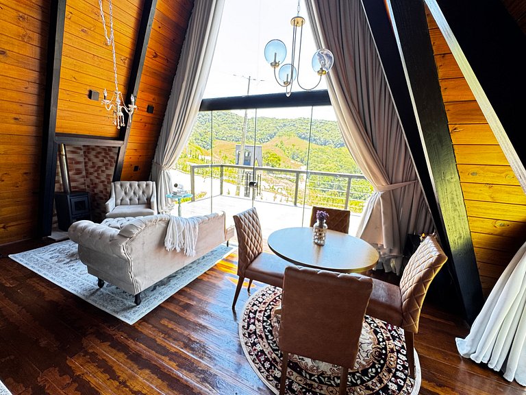 Refúgio Romântico com Hidro, Lareira e Vista