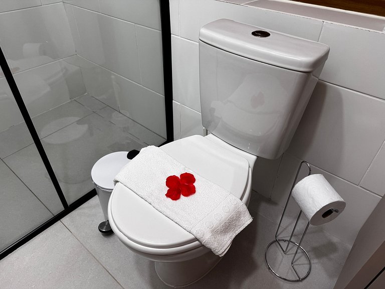 Refúgio Romântico com Hidro, Lareira e Vista