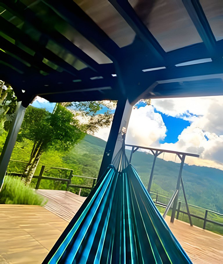 Chalé | Hidro | Churrasqueira | Deck com vista