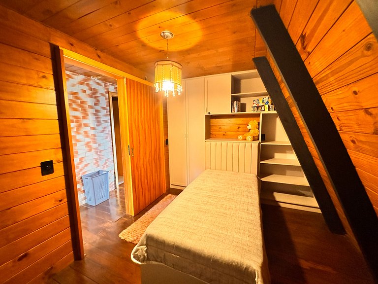 Refúgio Romântico com Hidro, Lareira e Vista