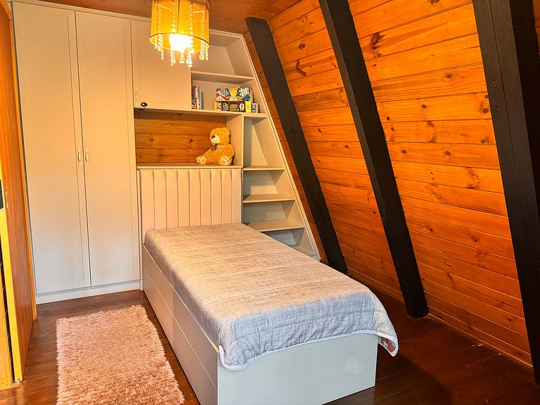 Refúgio Romântico com Hidro, Lareira e Vista